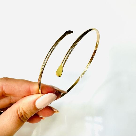 NEW NORDSTROM REVOLVE 14kt Gold Slim Band Twisted Bracelet Bangle Cuff Jewelry - Picture 1 of 11